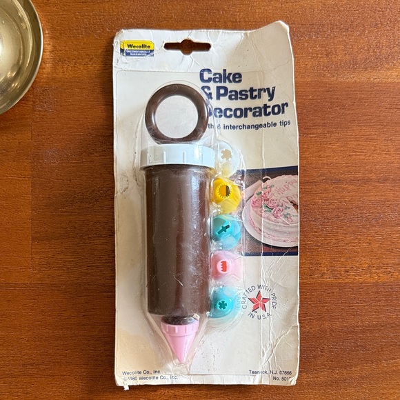 Wecolite Co. Other - vintage Cake & Pastry Decorator - Brown and Pink